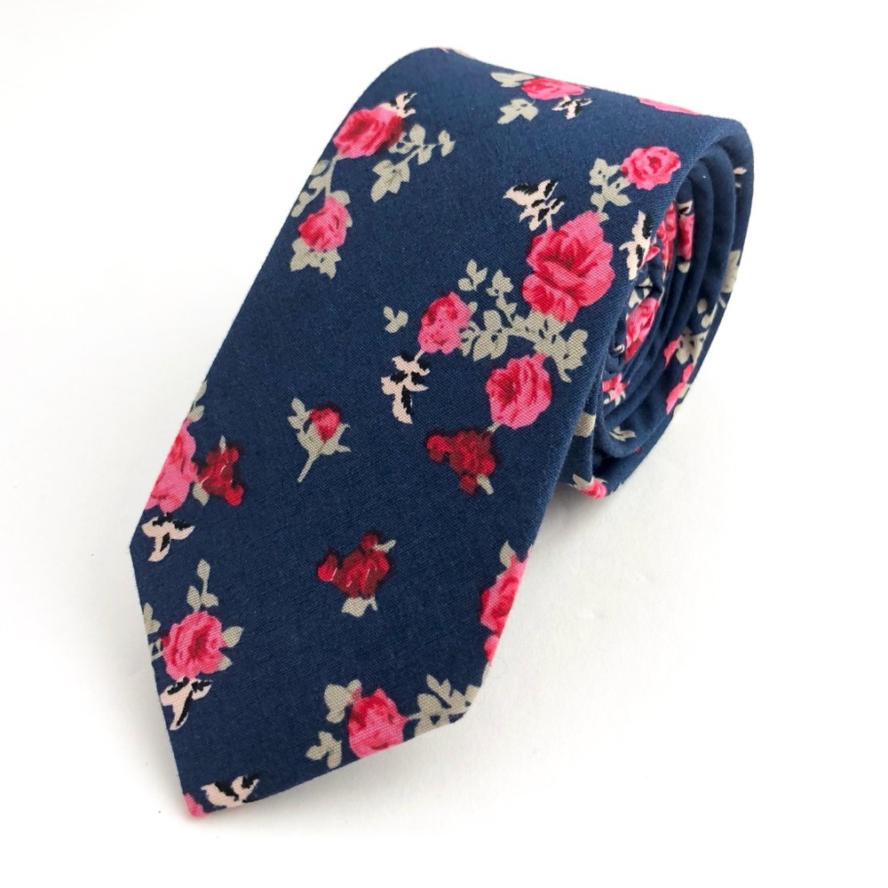 Men’s Midnight Blue Vintage Style Floral Necktie